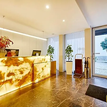 Hotel Moon & Sun