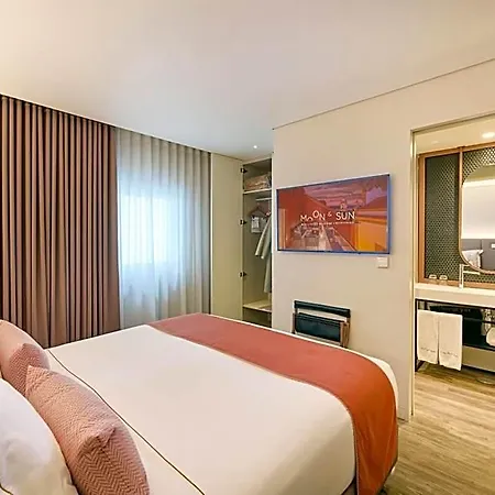 Hotel Moon & Sun